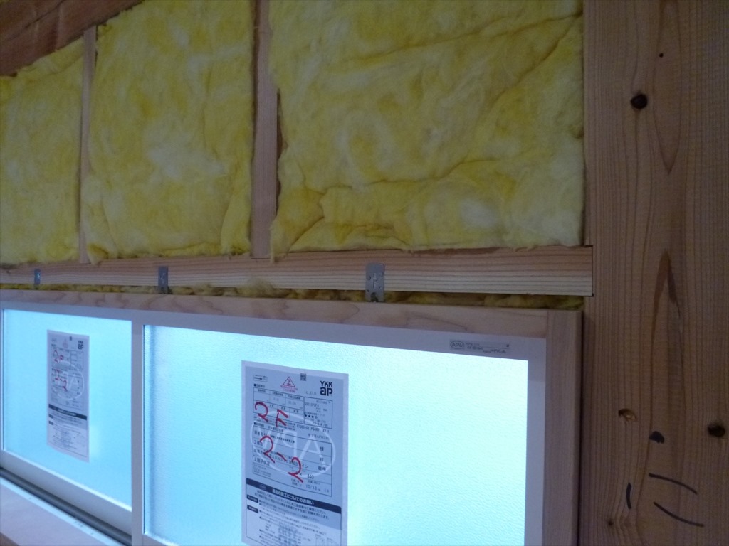 窓枠下地の隙間への断熱材充填 楽しい設計と家づくりの日々 Sekio S Blog