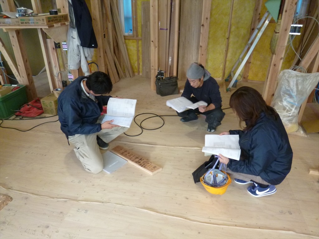 窓枠下地の隙間への断熱材充填 楽しい設計と家づくりの日々 Sekio S Blog